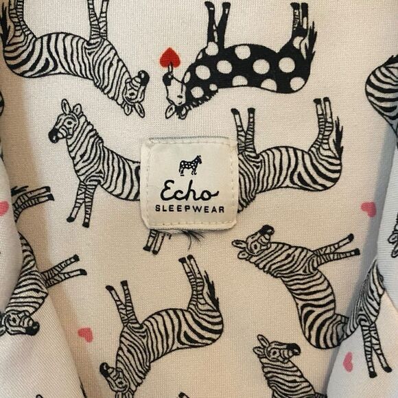 Echo Sz M 2-Piece Zebra Print Button Top Pull On Pants Soft Pajamas - Picture 7 of 9